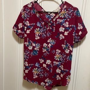 Maroon flower pattern criss cross v-neck